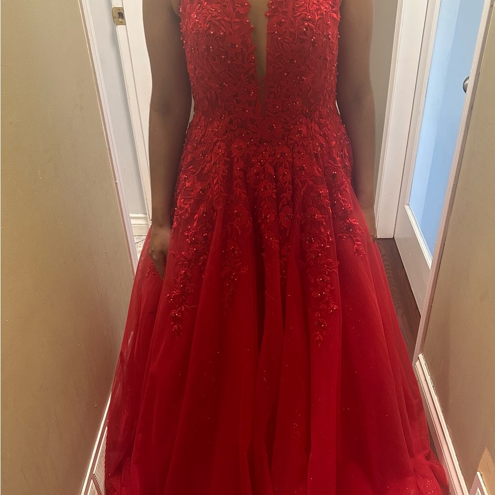 Ellie Wilde Stunning Red Lace Dress - Picture 3 of 6